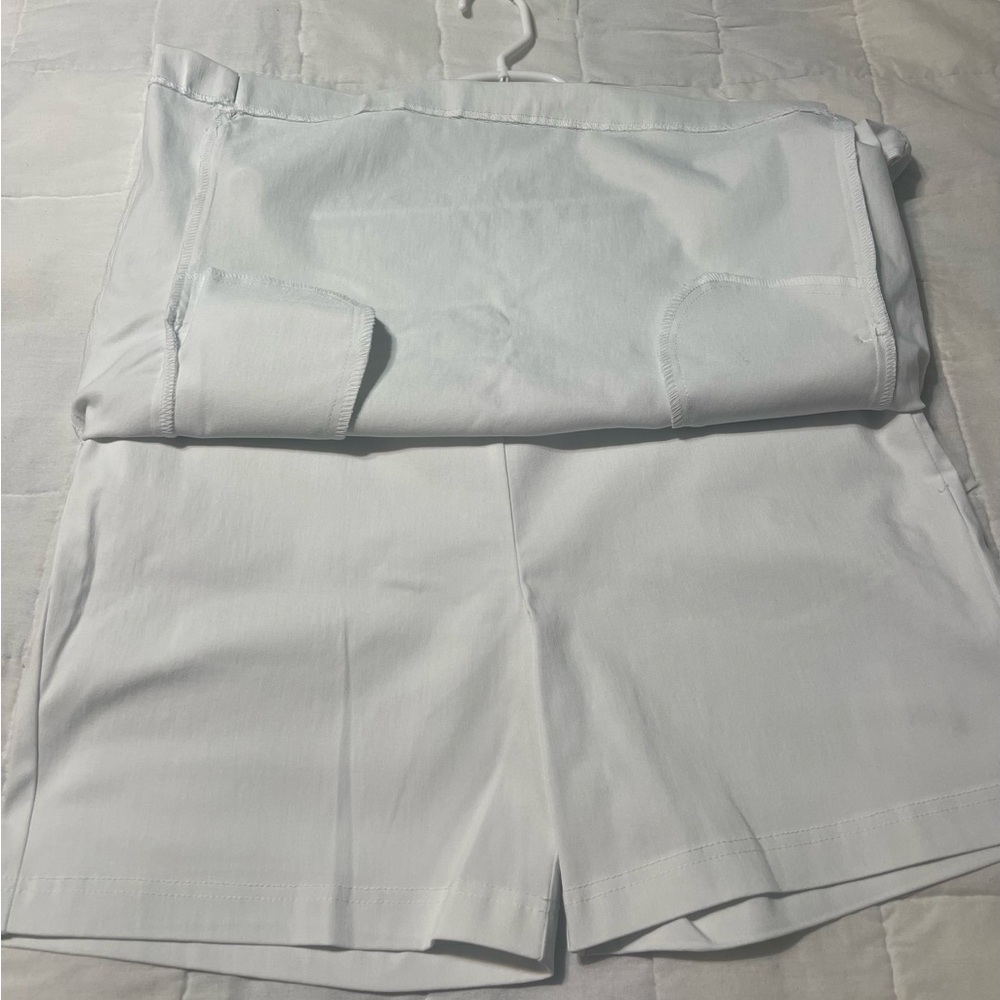 Coral Bay Golf
Counterparts 18 in. Solid Cateye Pocket Skort
White 
Size Large - Picture 2 of 5
